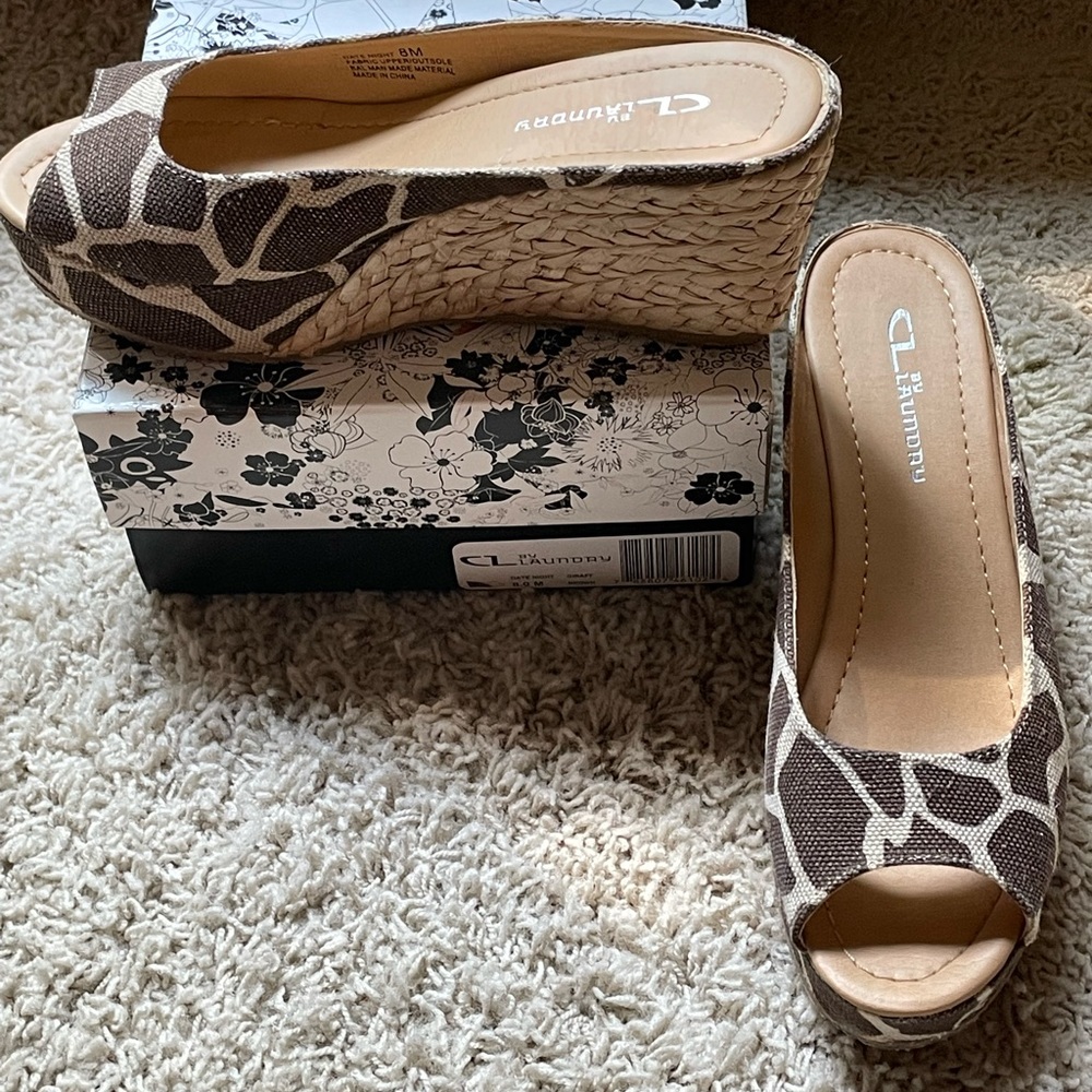 Giraff print wedges